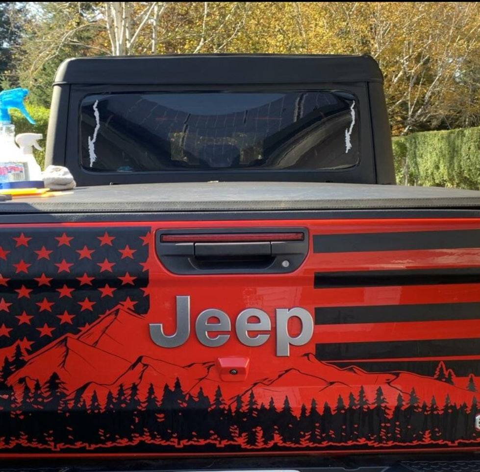 Mountain_Silhouette_American_Flag_Jeep_Gladiator_Decal