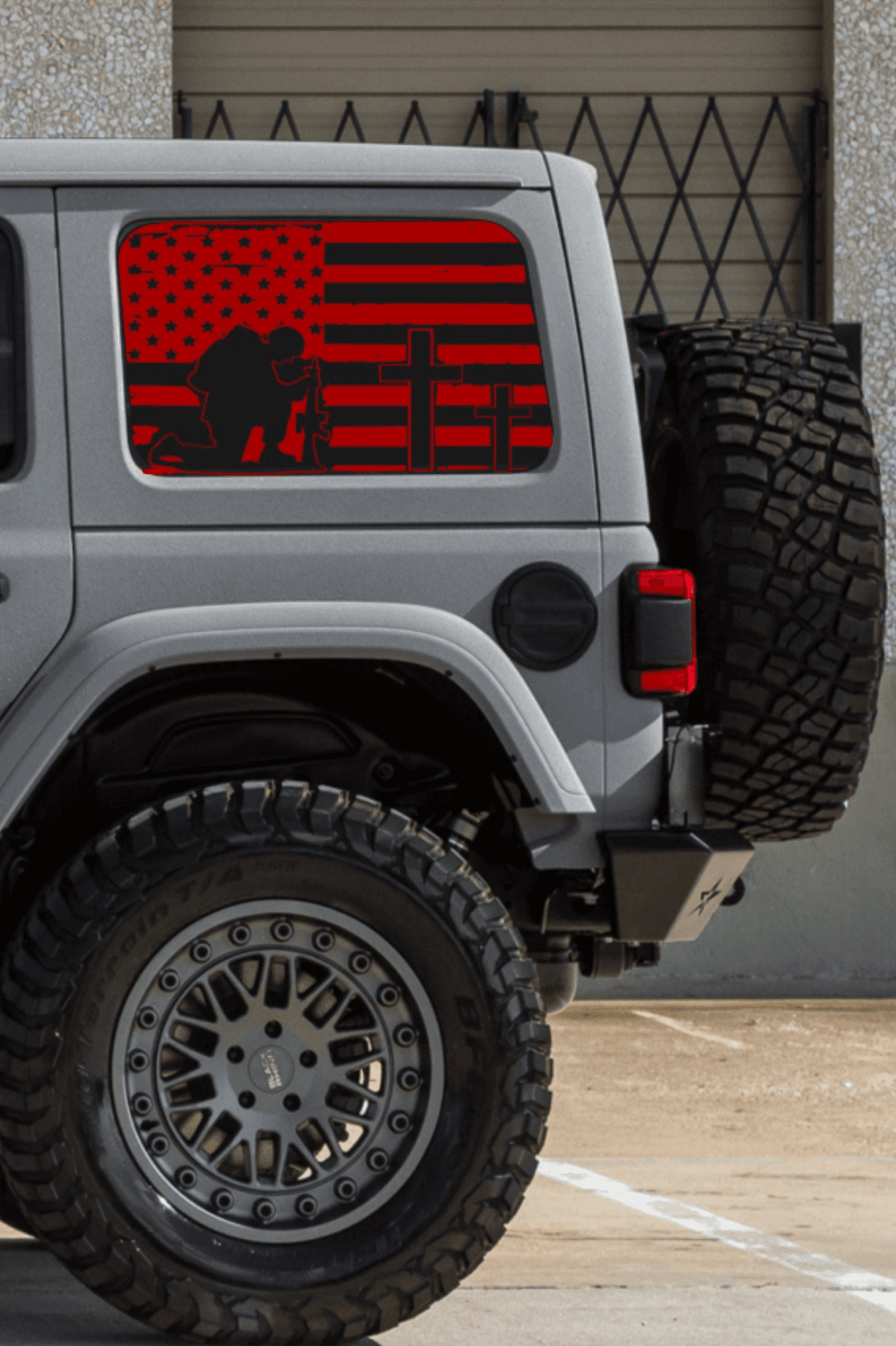 SET OF AMERICAN FLAG KNEELING SOLDIER VINYL DECALS FOR JEEP WRANGLER JL 4-DOOR REAR SIDE WINDOWS